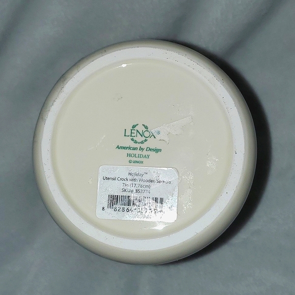 Lenox Holiday Utensil Crock Featuring Holly Berries - Picture 4 of 6